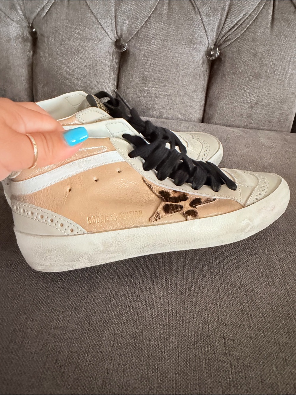 Golden Goose Women's mid-Top Sneakers in beige with Black Laces